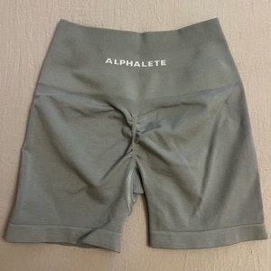 Alphalete amplify shorts 4.5 inch